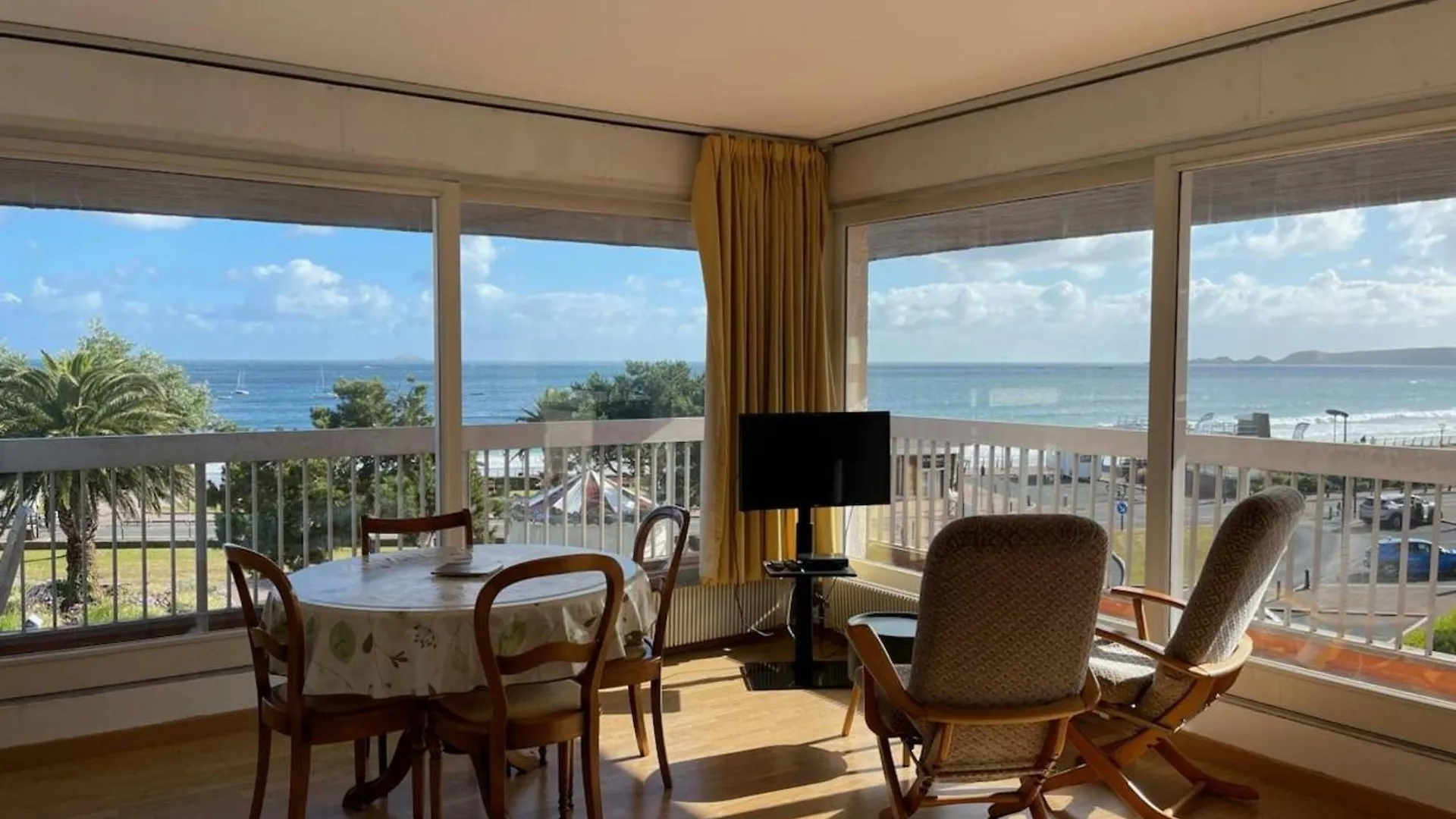 Appartement Avec Terrasse, Parking, Plage De Trestraou A Perros-Guirec - Fr-1-368-350